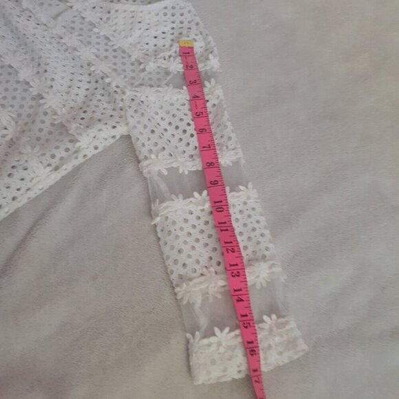 Lollipop Designed by Korea NWT Junior's S White Daisy Crochet Mesh Mod Retro Top - Picture 11 of 14